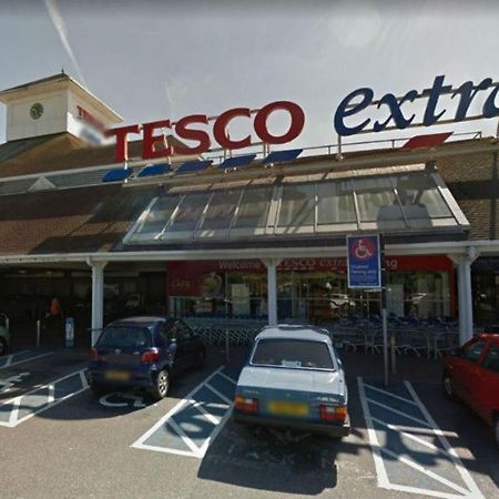 Ritzs Place Northolt  Bagian luar foto