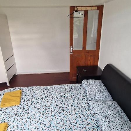 Ritzs Place Northolt  Bagian luar foto